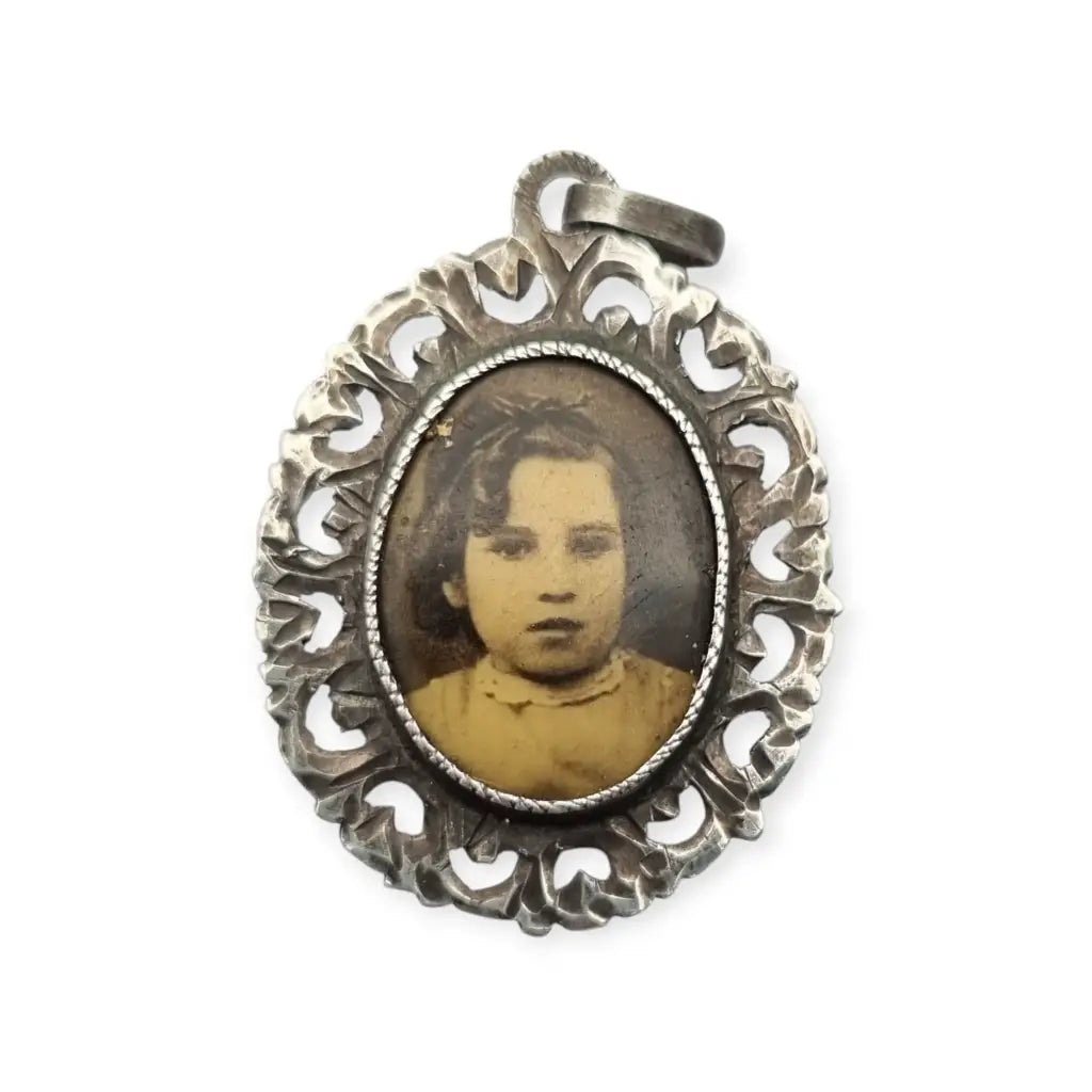Medallas antigua con retratos de plata calada formato ovalado estilo