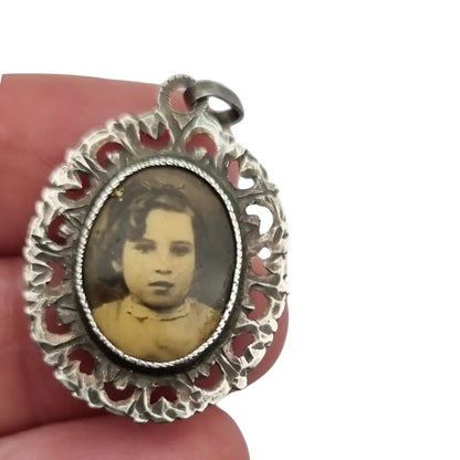 Medallas antigua con retratos de plata calada formato ovalado estilo