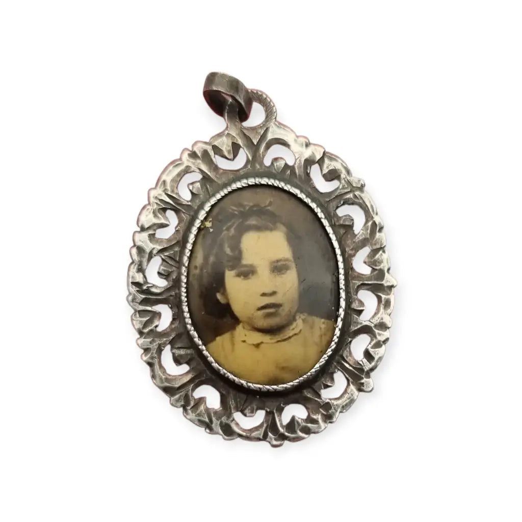 Medallas antigua con retratos de plata calada formato ovalado estilo