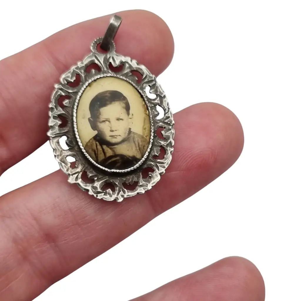 Medallas antigua con retratos de plata calada formato ovalado estilo