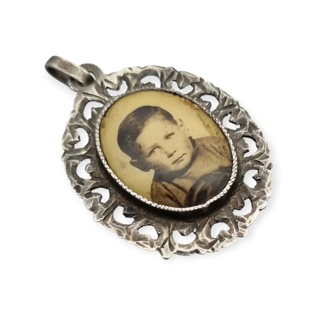 Medallas antigua con retratos de plata calada formato ovalado estilo