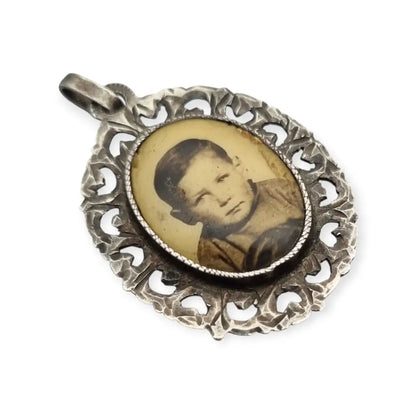 Medallas antigua con retratos de plata calada formato ovalado estilo