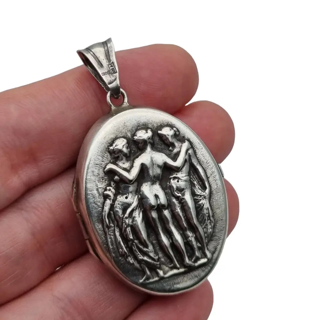 Medallón guardapelo de plata art nouveau portafotos tres ninfas vintage.