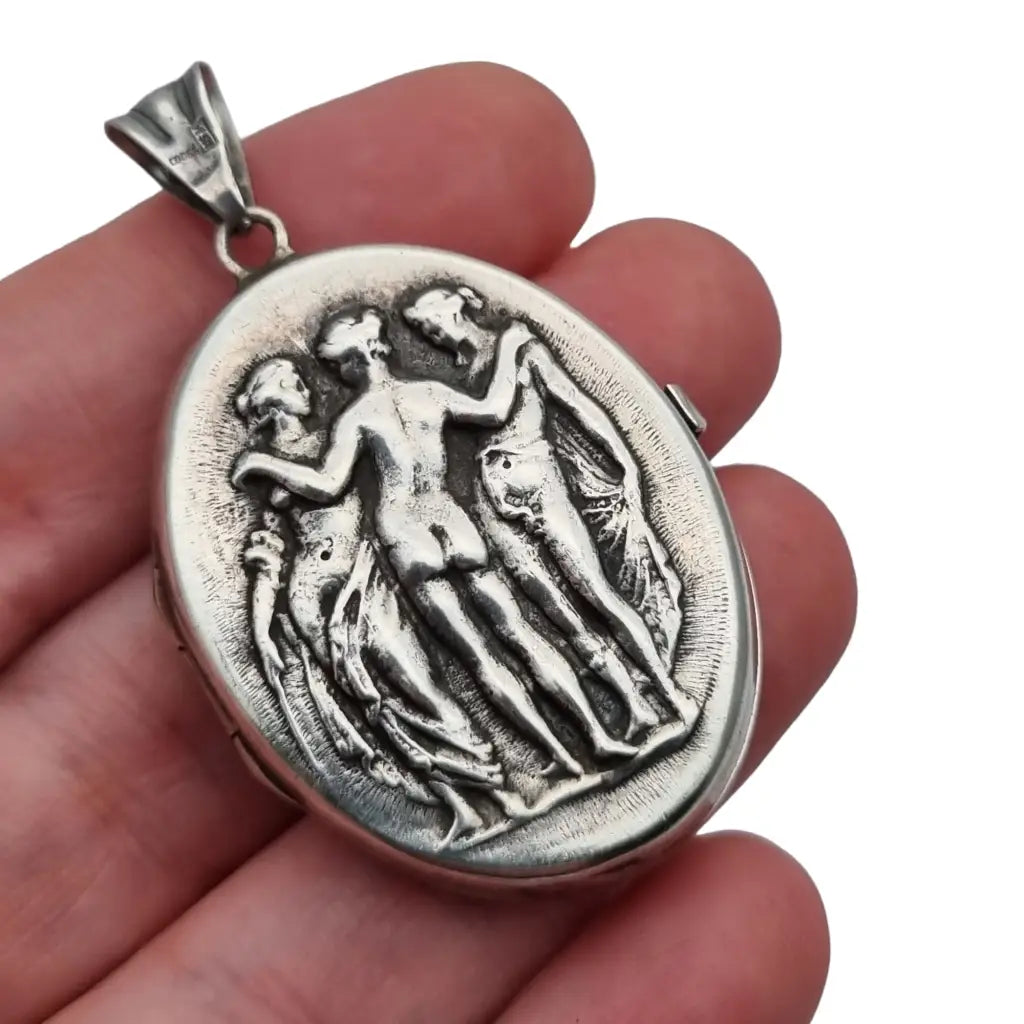 Medallón guardapelo de plata art nouveau portafotos tres ninfas vintage.