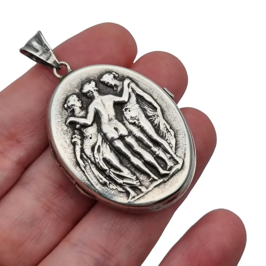 Medallón guardapelo de plata art nouveau portafotos tres ninfas vintage.