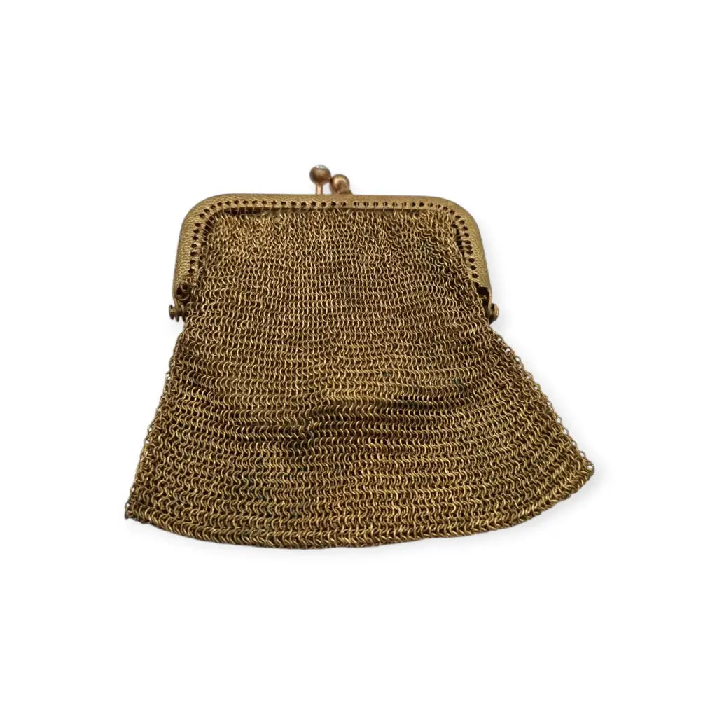 Monedero de malla dorada con cierre cristales y forro interior circa.