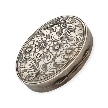 Pastillero antiguo ovalado en plata 800 grabado floral caja de viaje o monedero