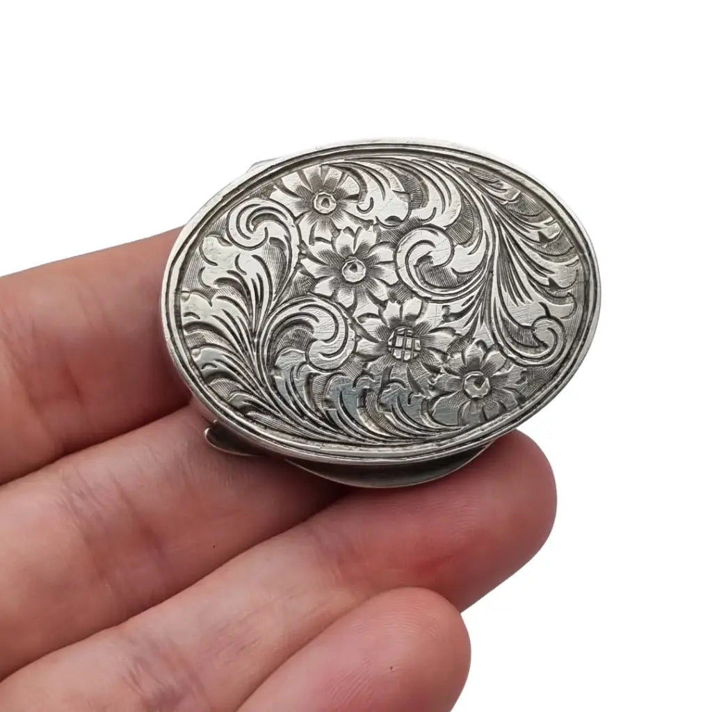 Pastillero antiguo ovalado en plata 800 grabado floral caja de viaje o monedero