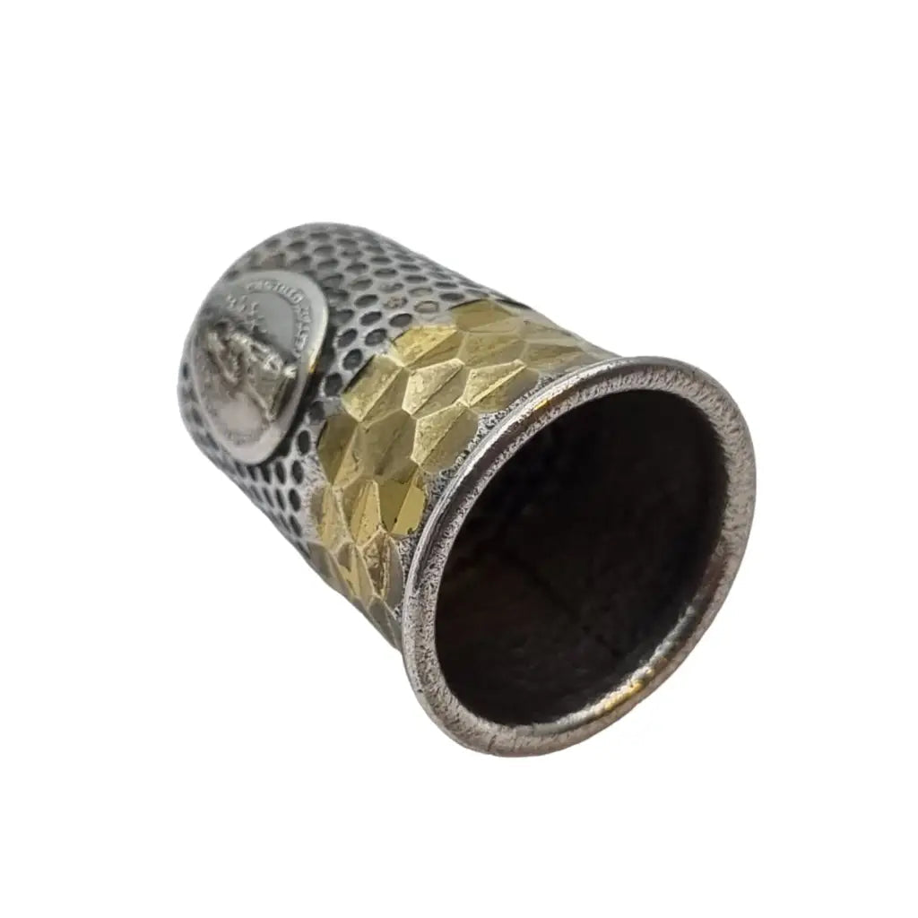 Dedal de colección dedal vintage troquelado en plata. Religioso. Costura