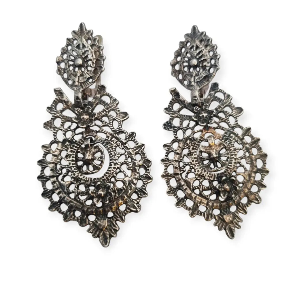 Pendientes antiguos de filigrana en plata con motivos florales estilo