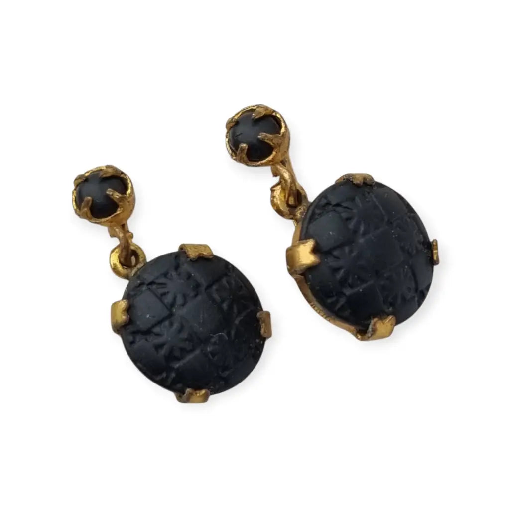 Pendientes antiguos de luto en metal dorado con detalles negro grabados
