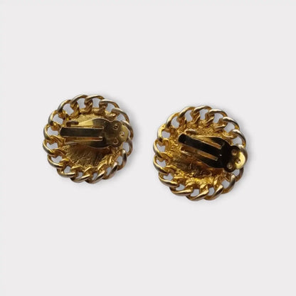 Pendientes de clip dorados con encaje calado para mujer perlas grandes.