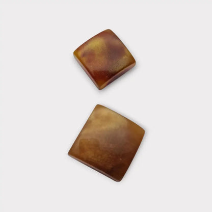 Pendientes cuadrados de plástico jaspeado en tonos ámbar y caramelo diseño