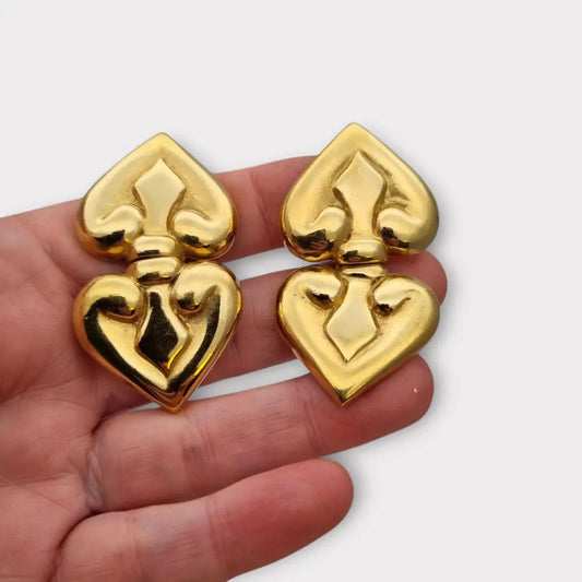 Pendientes dorados en forma de corazón estilo barroco disco los 80 cierre