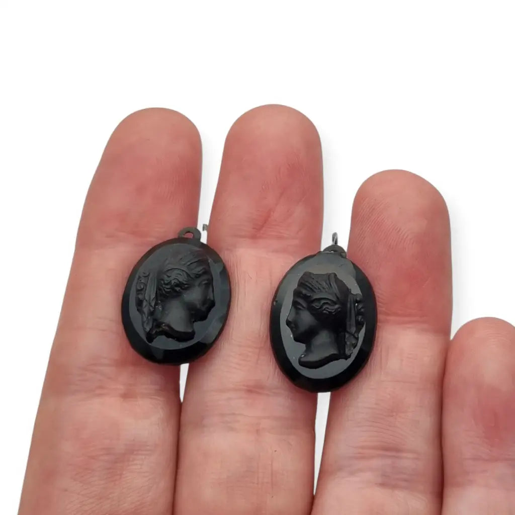 Pendientes Victorianos de camafeo negro en vulcanita joyería luto con cierre