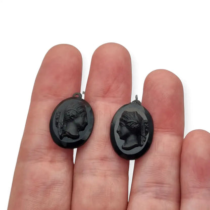 Pendientes Victorianos de camafeo negro en vulcanita joyería luto con cierre