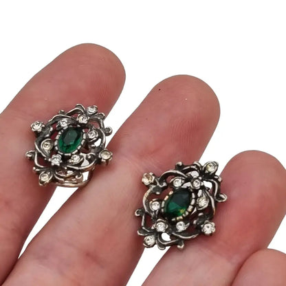 Pendientes victorianos de plata con pedrería verde y blanca cierre omega