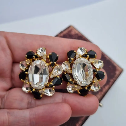 Pendientes vintage joyas doradas pedrería blanca y negra Purificación García PG