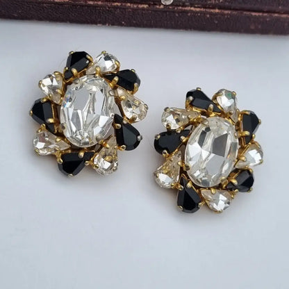 Pendientes vintage joyas doradas pedrería blanca y negra Purificación García PG