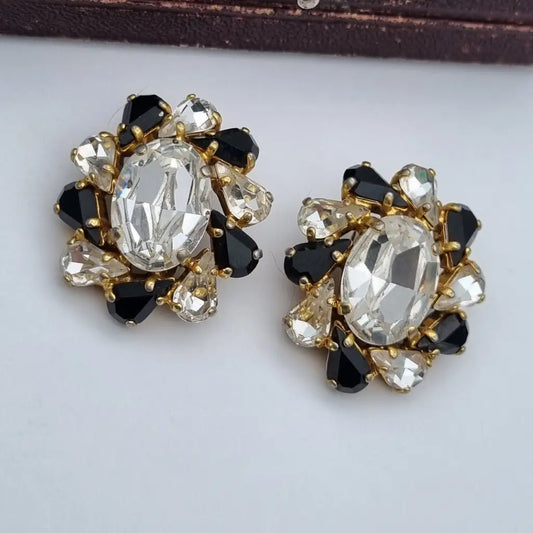 Pendientes vintage joyas doradas pedrería blanca y negra Purificación García PG