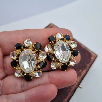Pendientes vintage joyas doradas pedrería blanca y negra Purificación García PG