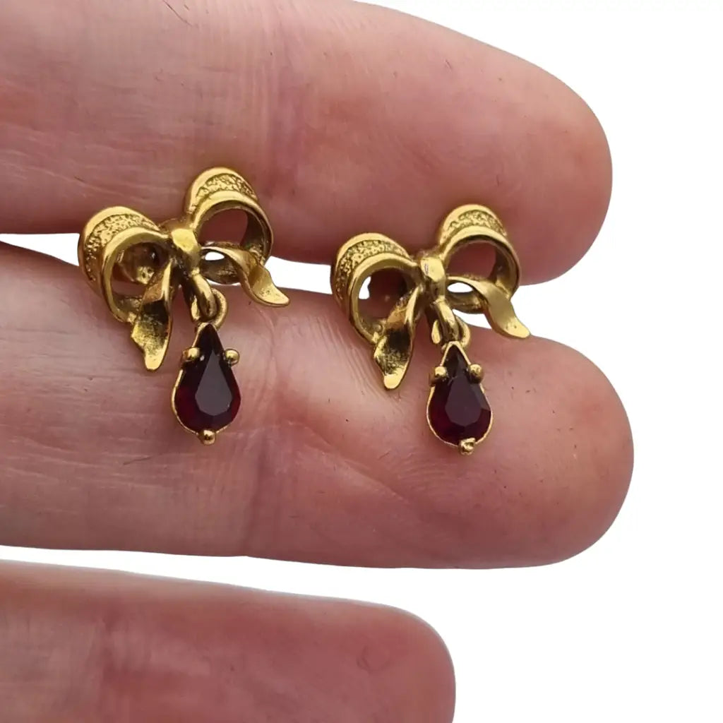 Pendientes vintage en metal dorado forma de lazo con colgante lágrima años