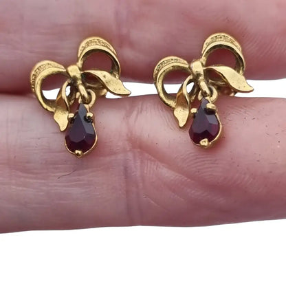 Pendientes vintage en metal dorado forma de lazo con colgante lágrima años