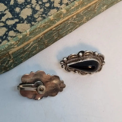 Pendientes vintage de ónix. Joyas antiguas los años 70. Cultura vintage.