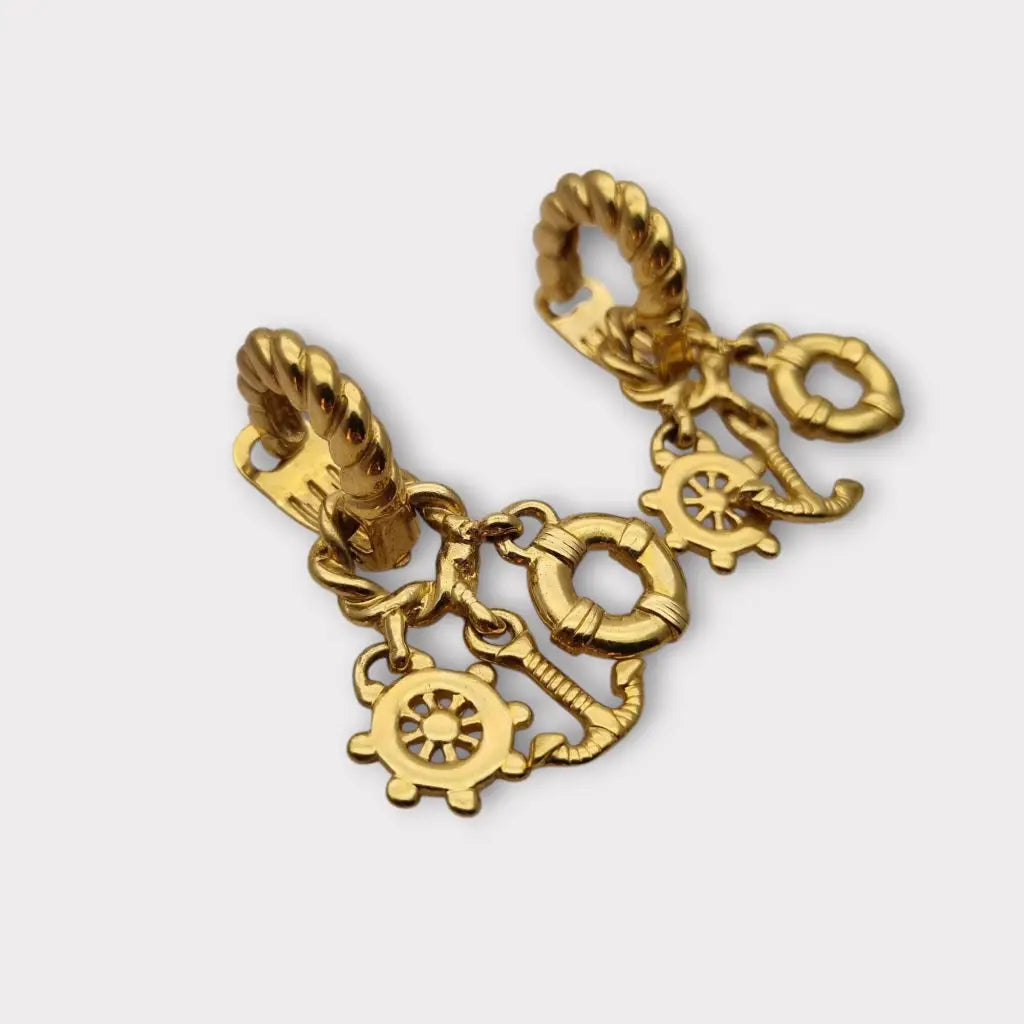 Pendientes vintage de oro con charms náuticos estilo marinero joyería retro