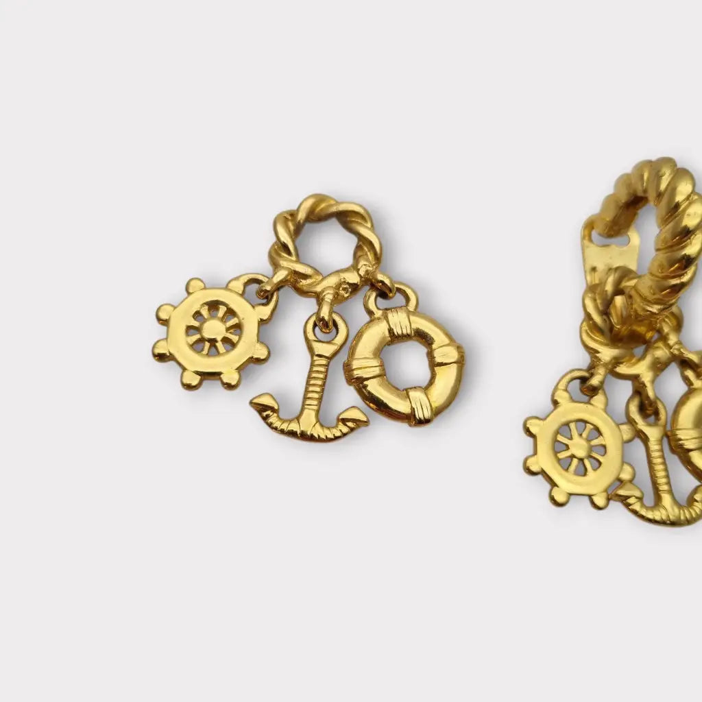 Pendientes vintage de oro con charms náuticos estilo marinero joyería retro