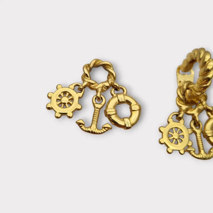 Pendientes vintage de oro con charms náuticos estilo marinero joyería retro
