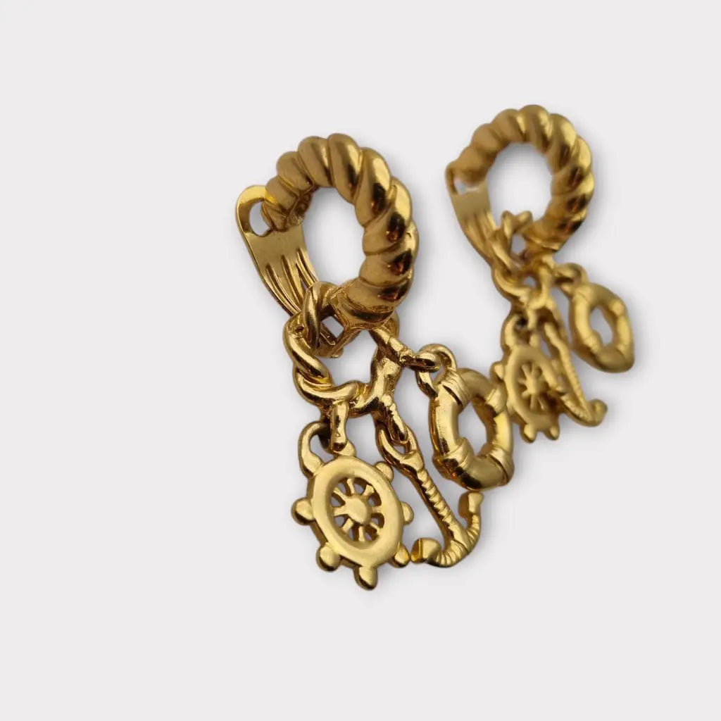 Pendientes vintage de oro con charms náuticos estilo marinero joyería retro