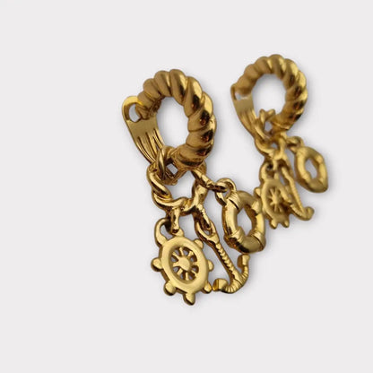 Pendientes vintage de oro con charms náuticos estilo marinero joyería retro