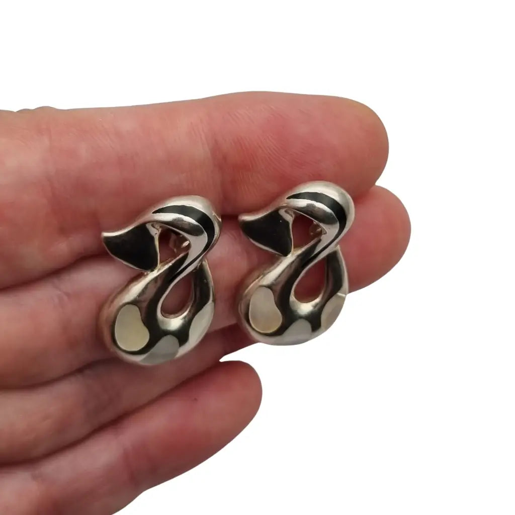 Pendientes vintage de plata 925 con ónix y nácar diseño curvo calado