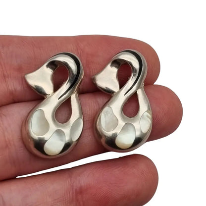 Pendientes vintage de plata 925 con ónix y nácar diseño curvo calado