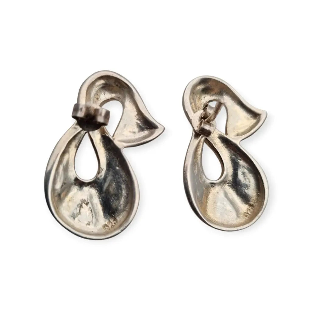 Pendientes vintage de plata 925 con ónix y nácar diseño curvo calado