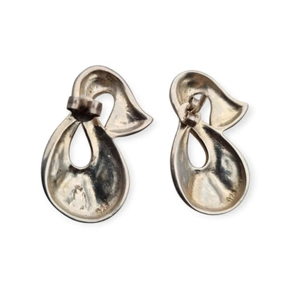 Pendientes vintage de plata 925 con ónix y nácar diseño curvo calado