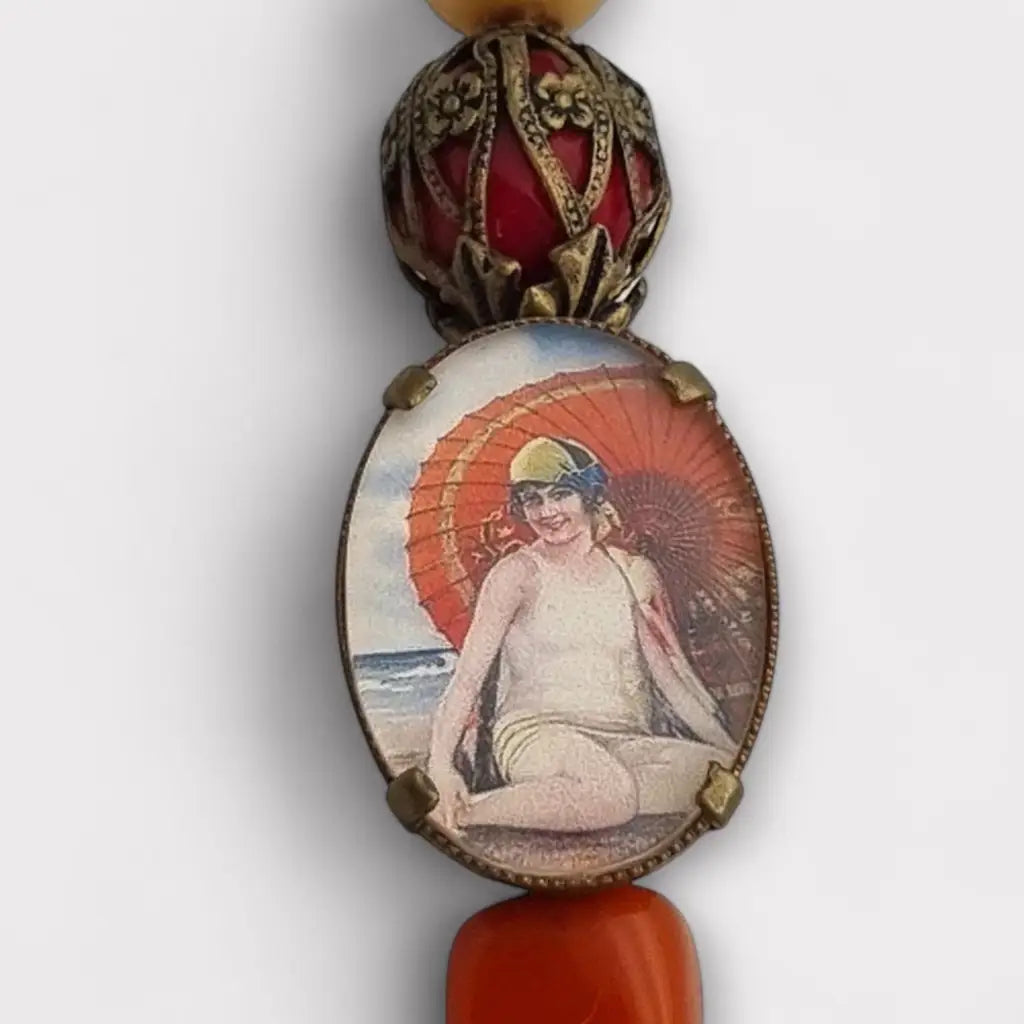 Pin vintage Art Decó con ilustración de bañista y sombrilla perlas sintéticas