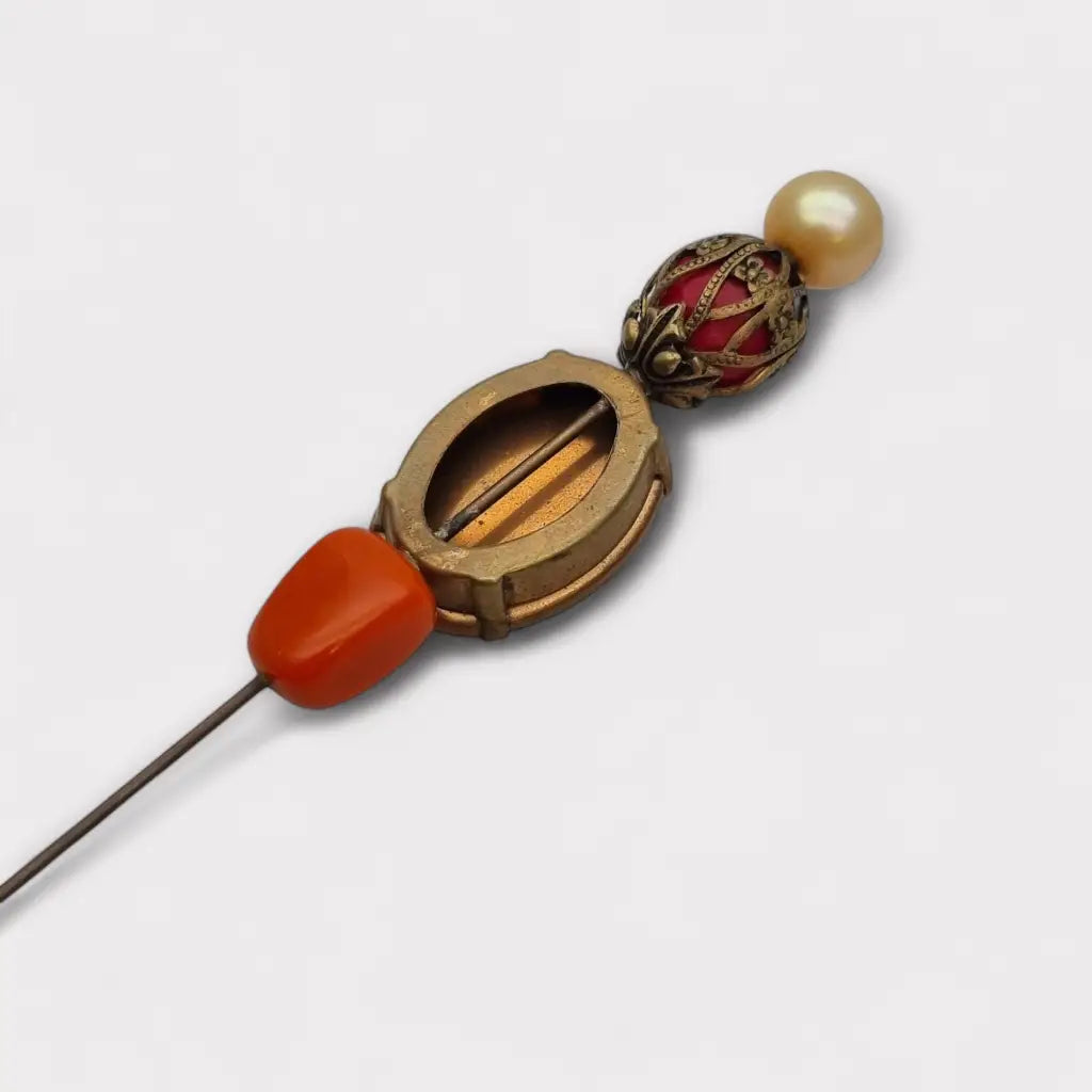 Pin vintage Art Decó con ilustración de bañista y sombrilla perlas sintéticas