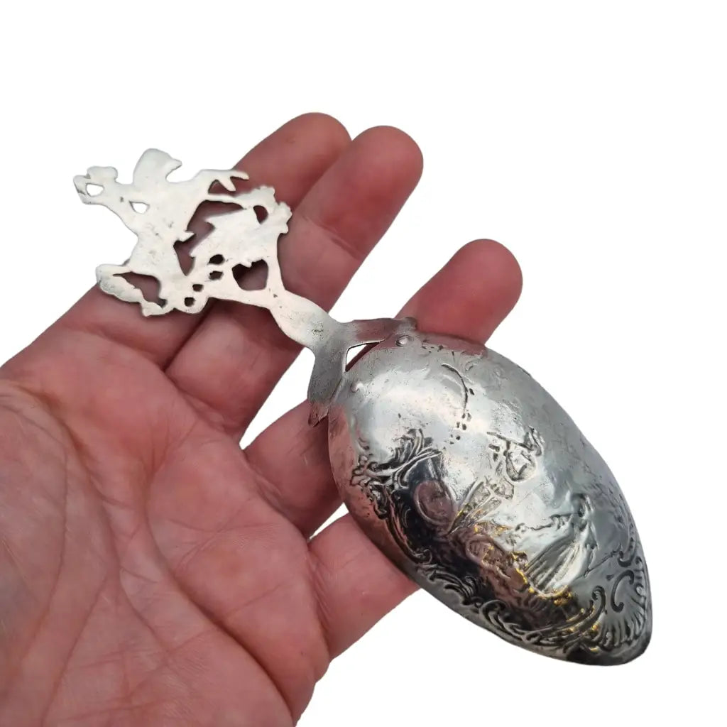 Cuchara de Plata Antigua plata muy decorada San Jorge y el Dragón Escena