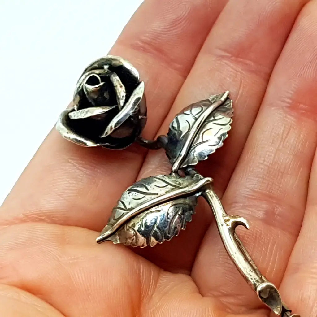 Broche rosa de plata ramo flores. Circa 1950. Joyería antigua y vintage.