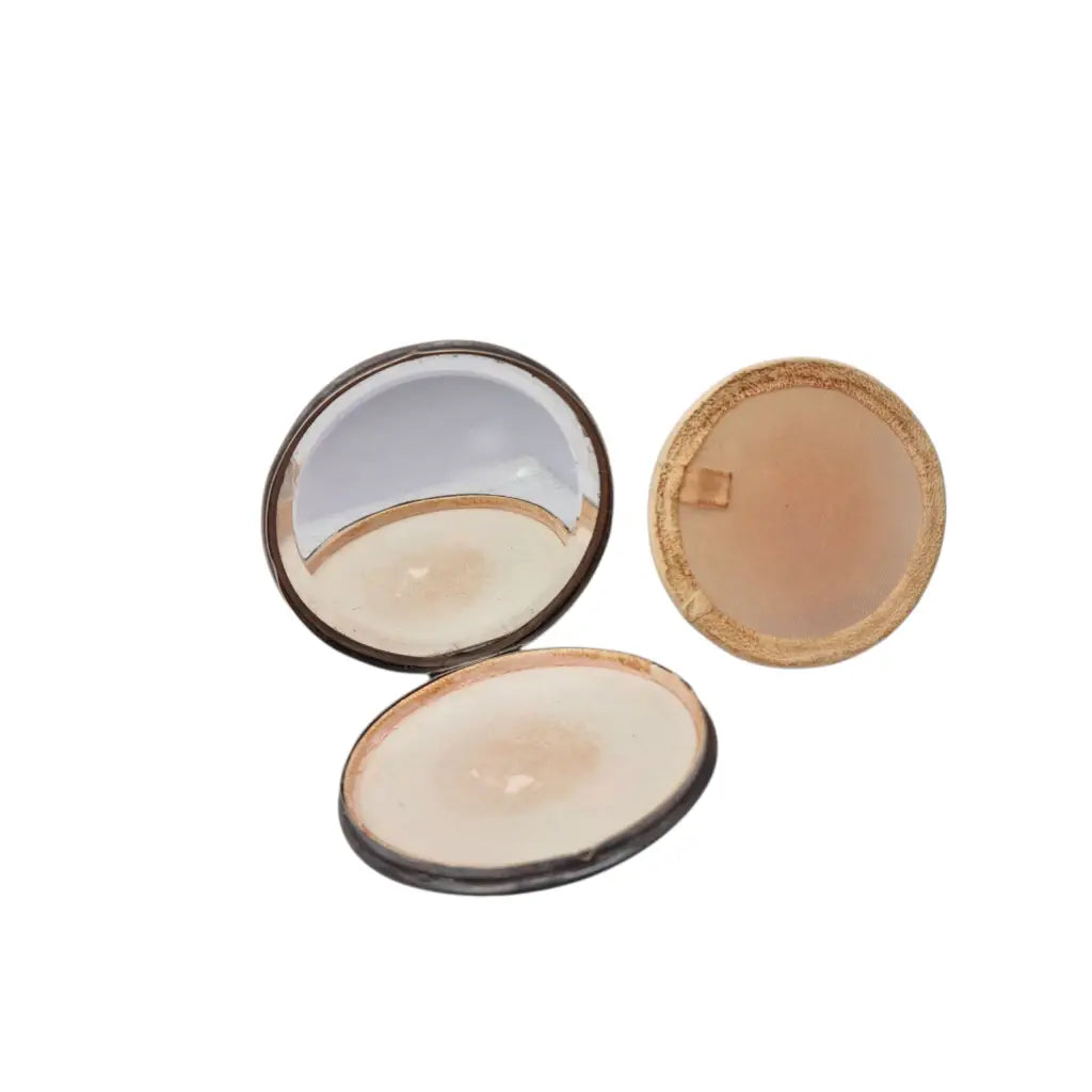 Polvera antigua de plata Art Nouveau Masriera y Carreras con grabado floral