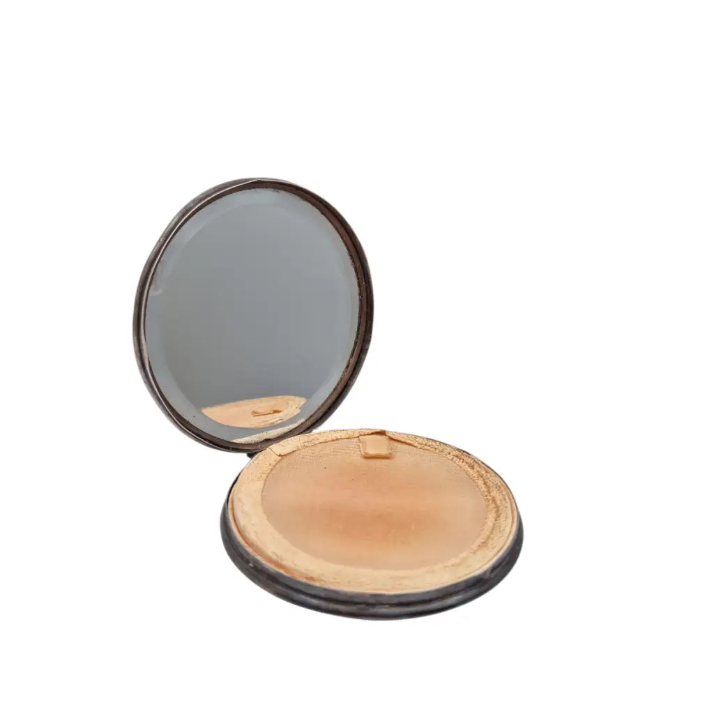 Polvera antigua de plata Art Nouveau Masriera y Carreras con grabado floral