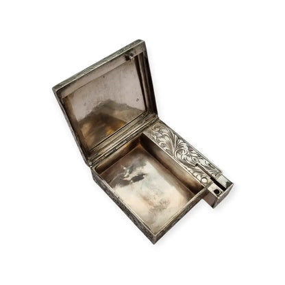 Polvera Art Déco en plata grabada apertura por pulsador lateral compartimento