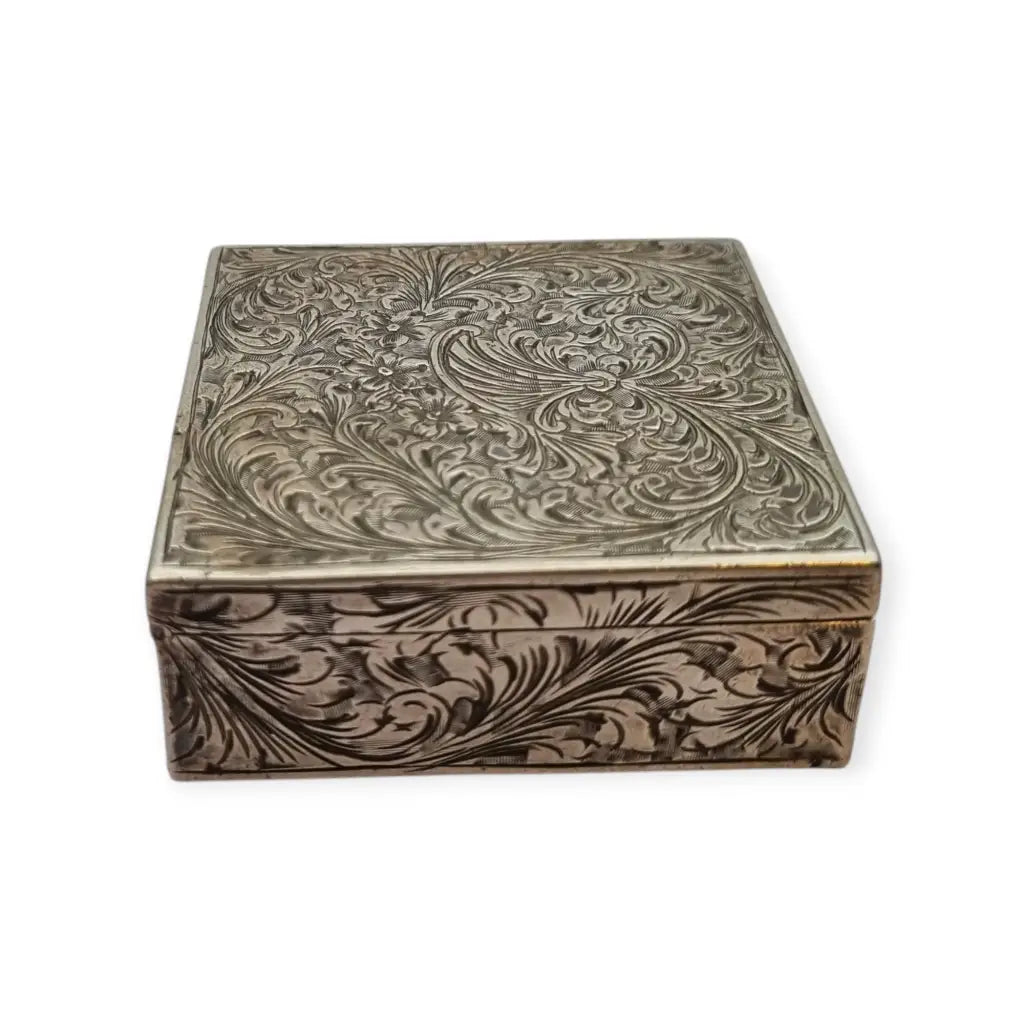 Polvera Art Déco en plata grabada apertura por pulsador lateral compartimento
