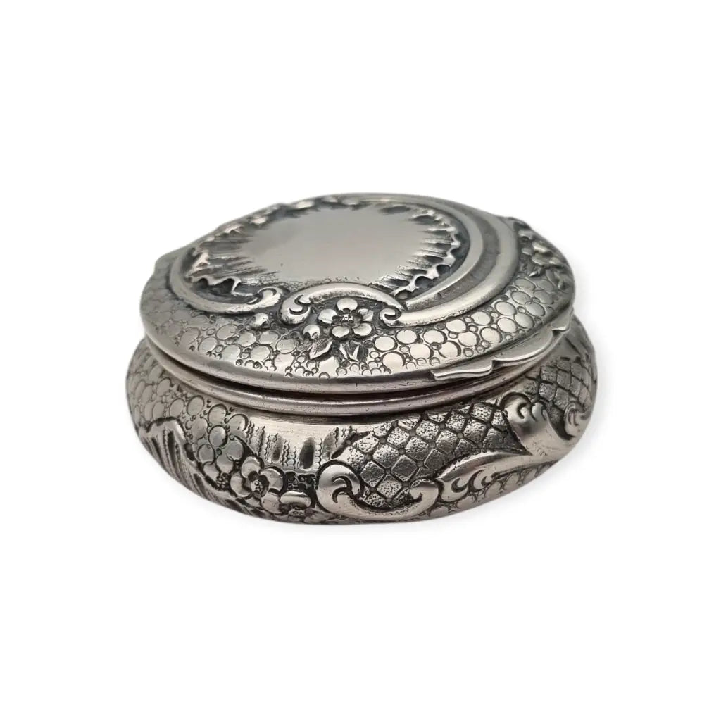 Polvera modernista en plata repujada con espejo interior Art Nouveau ca.