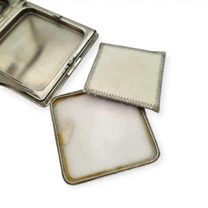 Polvera vintage años 50 en plata 925 con grabado estrellado y espejo interior.