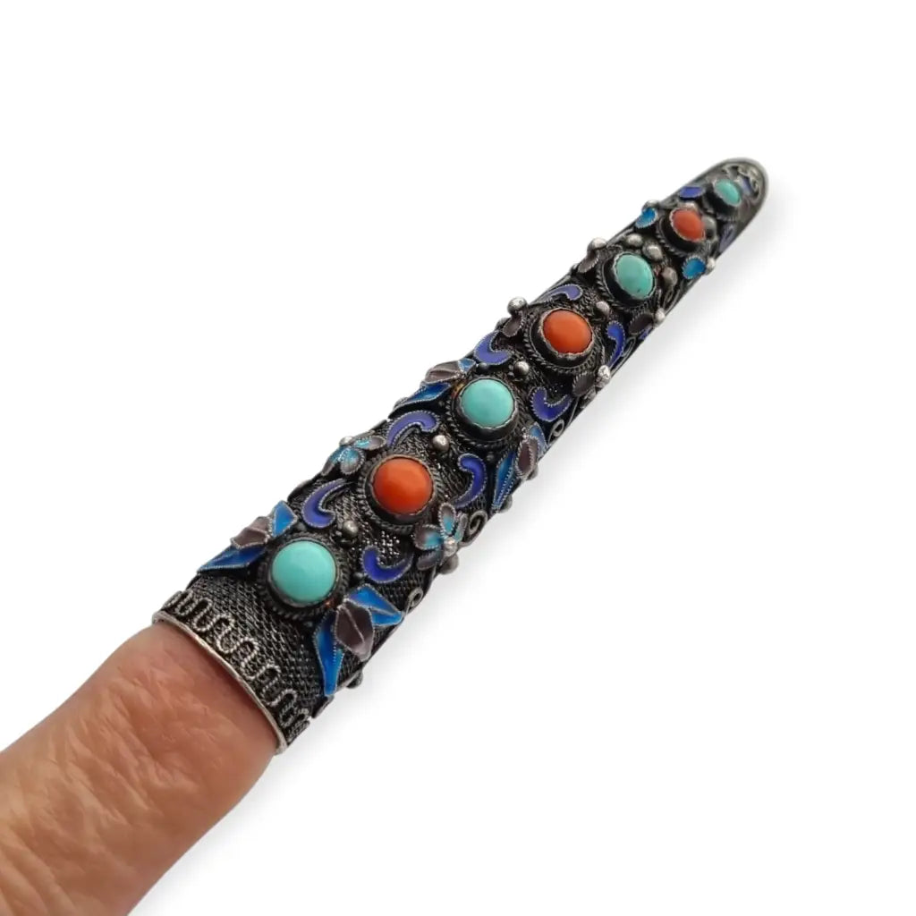 Protector de uñas chino en filigrana plata piedras y esmalte siglo XX huzhi