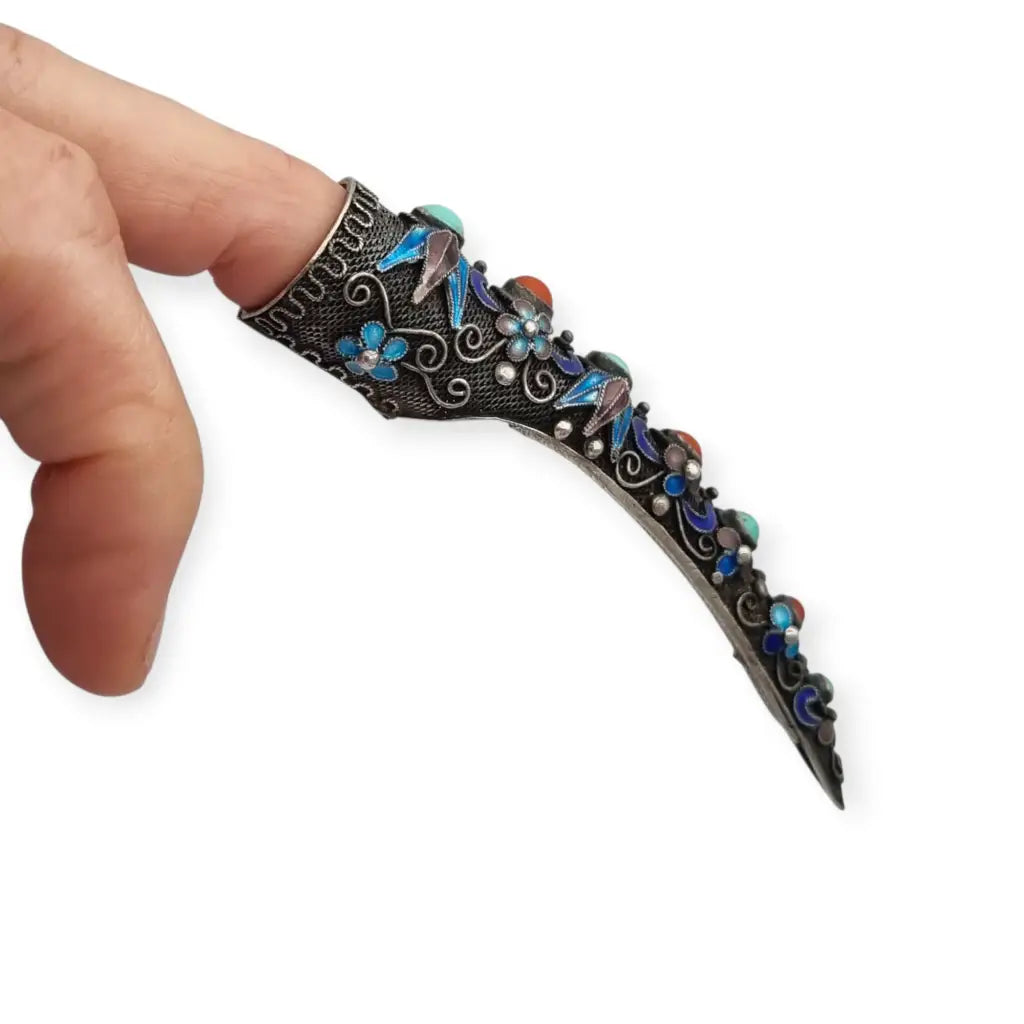 Protector de uñas chino en filigrana plata piedras y esmalte siglo XX huzhi