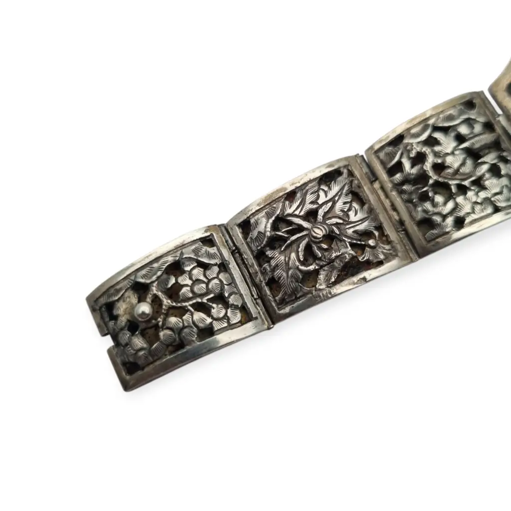 Pulsera antigua de plata firmada • jade verde central y dragones calados • Art